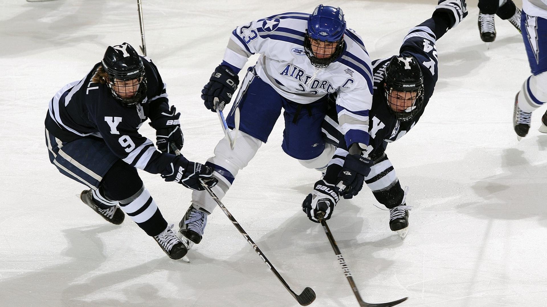 曼城本赛季在对阵高位压迫队伍时表现更佳，曼城站位
